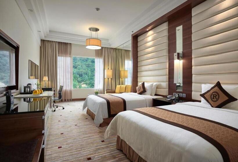 اتاق سوپریور با چشم‌انداز, Royal Halong