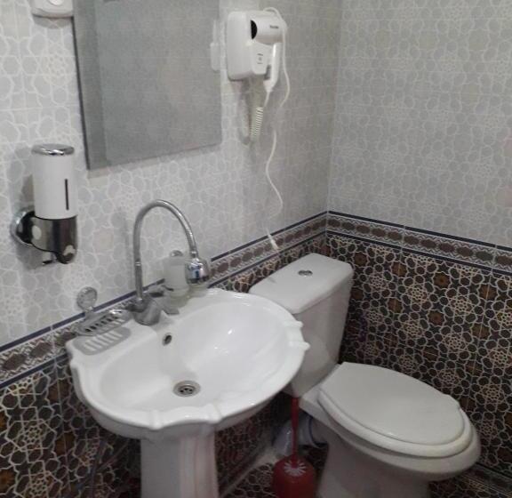 标准三人间, B&b Bahodir