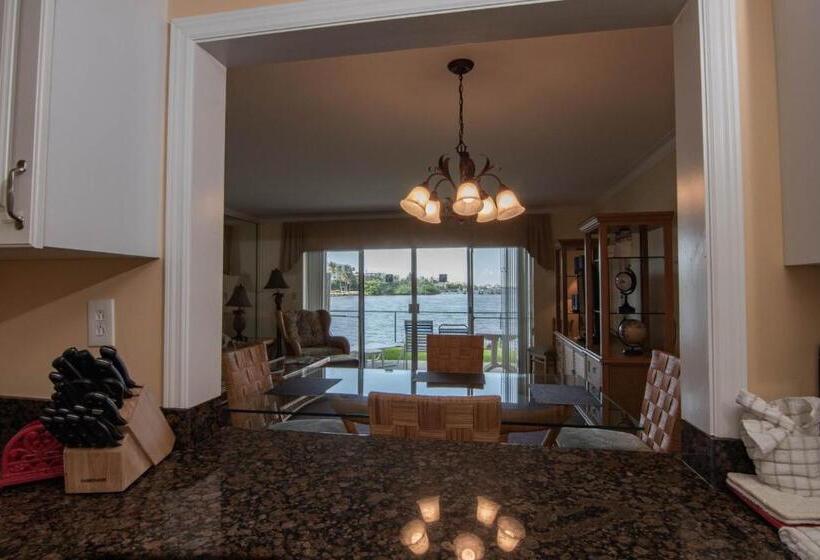 침실 2개 주택, Palm Beach Waterfront Suites