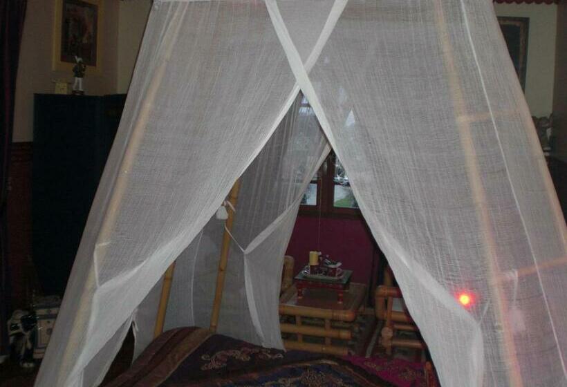 Номер Стандарт Трехместный, Chambres D Hotes La Maison Bleue