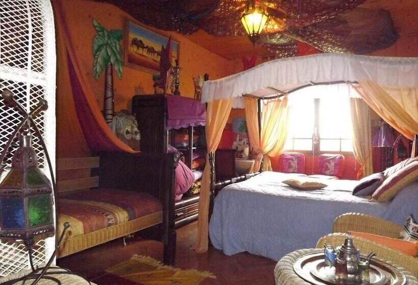 Номер Стандарт Трехместный, Chambres D Hotes La Maison Bleue