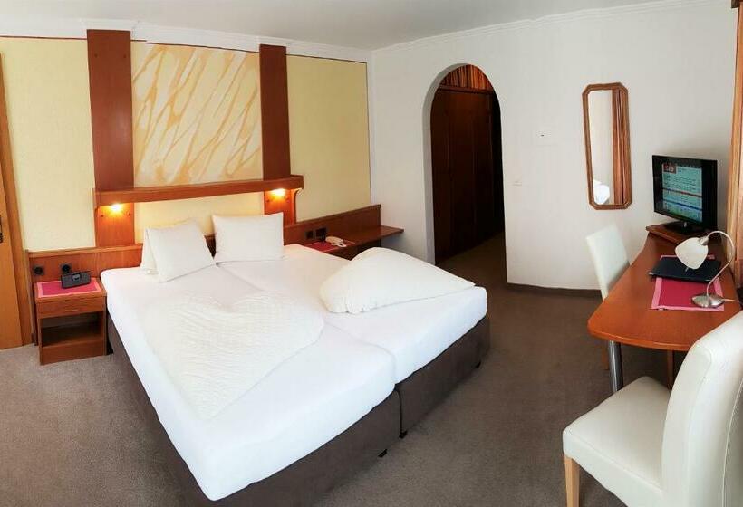 Номер Стандарт с Балконом, Soliva Hotel & Apartments