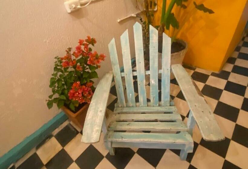 Standard 3 Pers. Værelse, Room In Lodge   Cr 2 Room In Getsemani With Breakfast Wifi And Air Conditioning