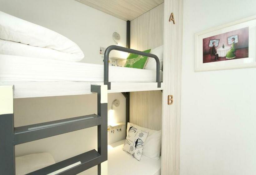 اتاق استاندارد سه تخته با سرویس بهداشتی مشترک, 4plus Hostel