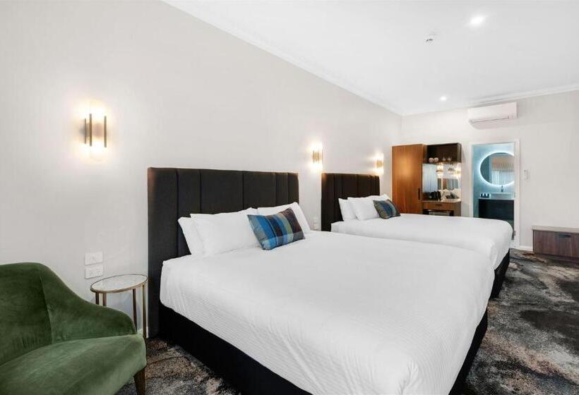 اتاق خانوادگی, St Hugh Hotel Wagga Wagga