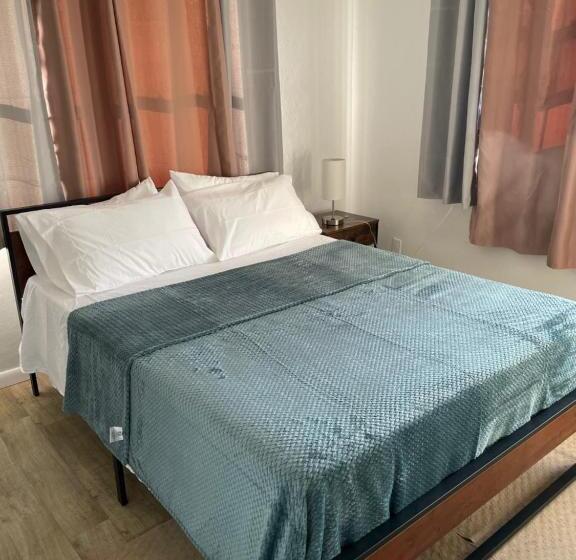 标准间, John’s Place