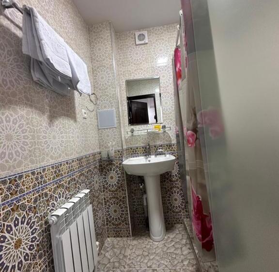 스탠다드 룸, Abuzar
