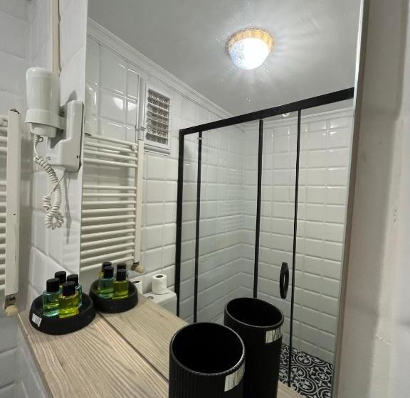Трехместный Номер Стандарт Вид на Сад, Taksim Nikea Suites 80