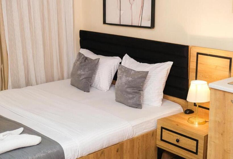 Трехместный Номер Стандарт Вид на Сад, Taksim Nikea Suites 80