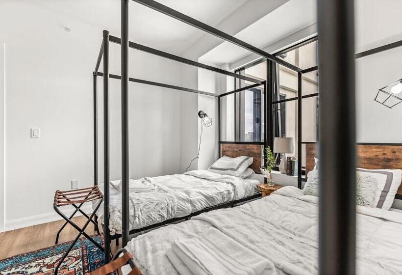 이코노미 룸, 424les House