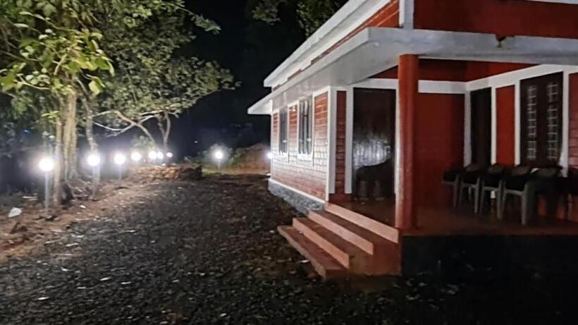이코노미 룸, Bethel River View Inn Mankulam
