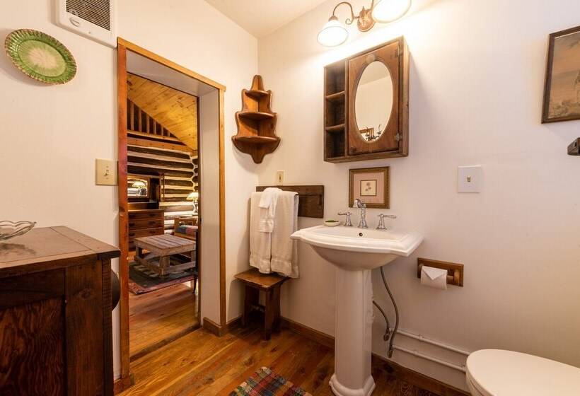 디럭스 스튜디오, Pioneer Guest Cabins
