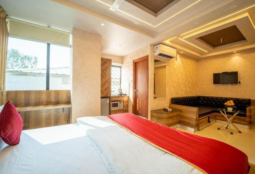 Трехместный Номер Deluxe, Seasons Suites   Koramangala