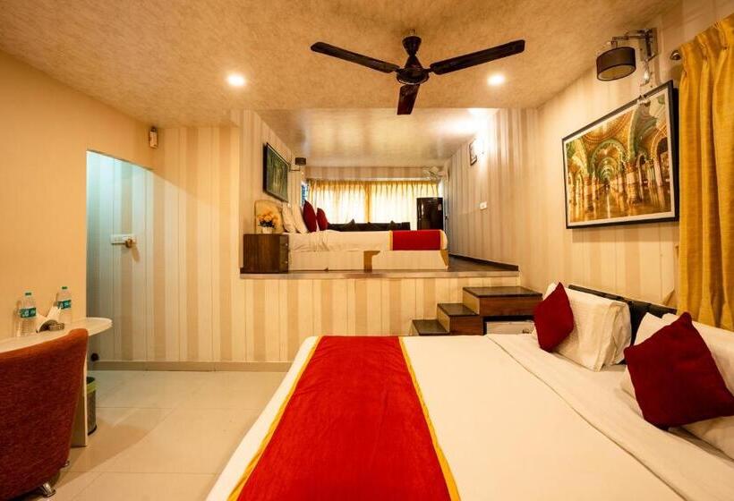 Апартаменты 3 Спальни, Seasons Suites   Koramangala