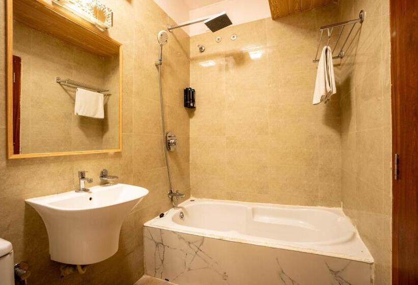 Номер Стандарт Трехместный, Seasons Suites   Koramangala