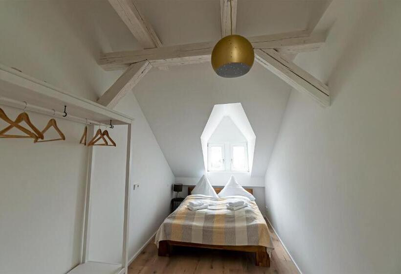 Люкс Повышенной Комфортности, Künstlerzimmer Im Kulturhaus Häselburg