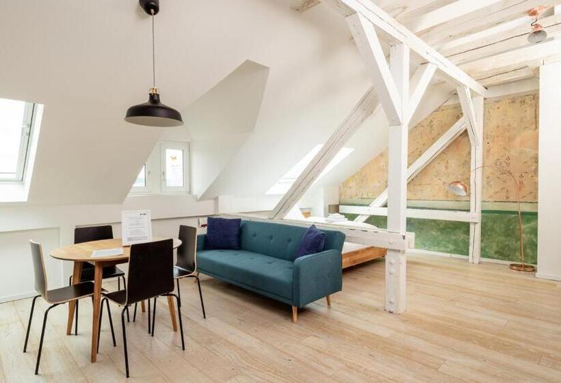 Люкс Deluxe Кровать Кинг, Künstlerzimmer Im Kulturhaus Häselburg