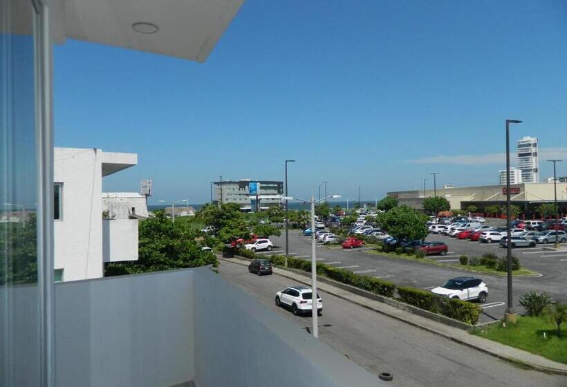 سوئیت با بالکن, Acl Suites