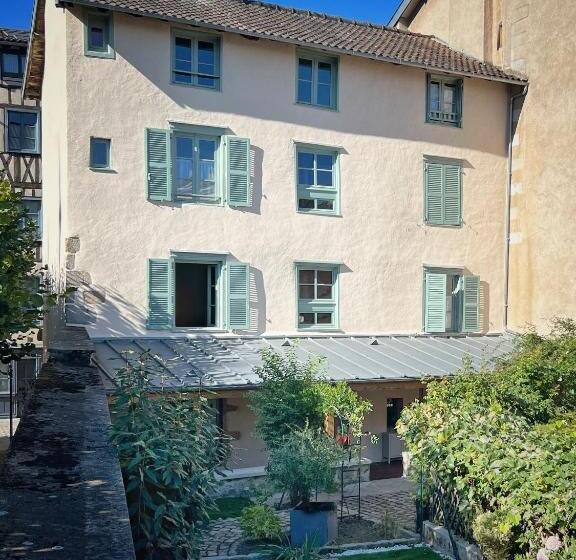 سوییت خانوادگی, Maison D Hôte Les Allois