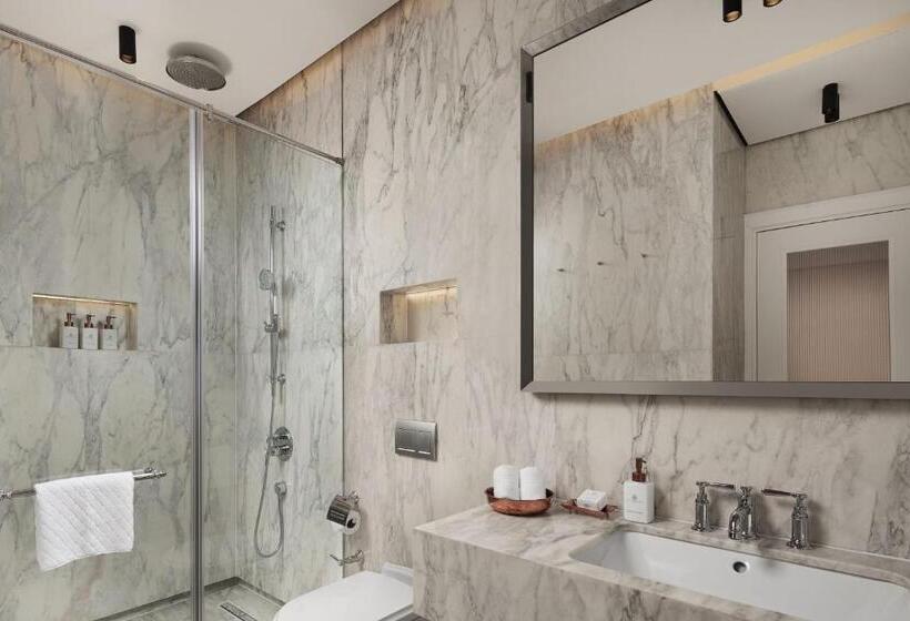 带大床的套房, Sanasaryan Han, A Luxury Collection Hotel, Istanbul