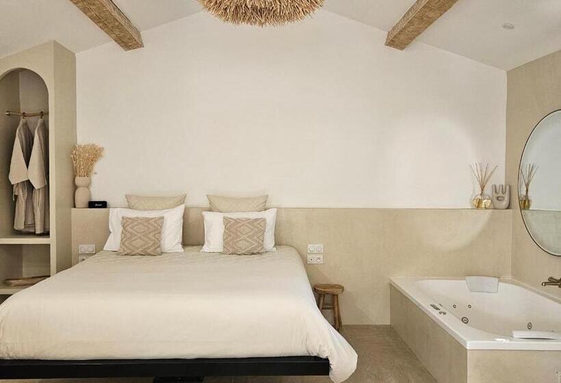Стандартный Номер Кровать Кинг, Le Clos Des Délices   Love Room   Chambre Avec Spa, Terrasse Et Parking Privatif