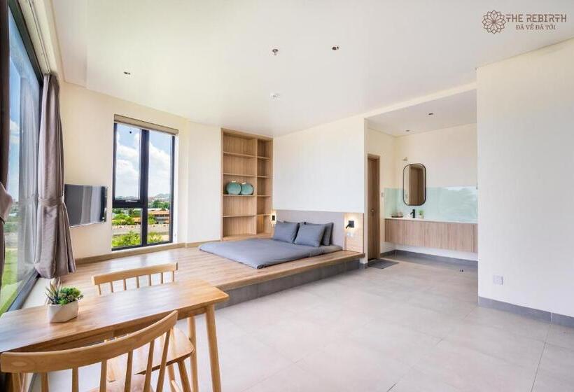 اتاق خانوادگی با چشم‌انداز دریا, The Rebirth Apartment Binh Chau Ho Tram