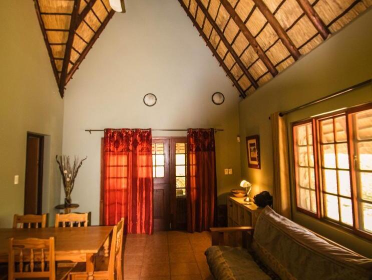 Семейное Бунгало, Hasekamp Family Bush Lodge