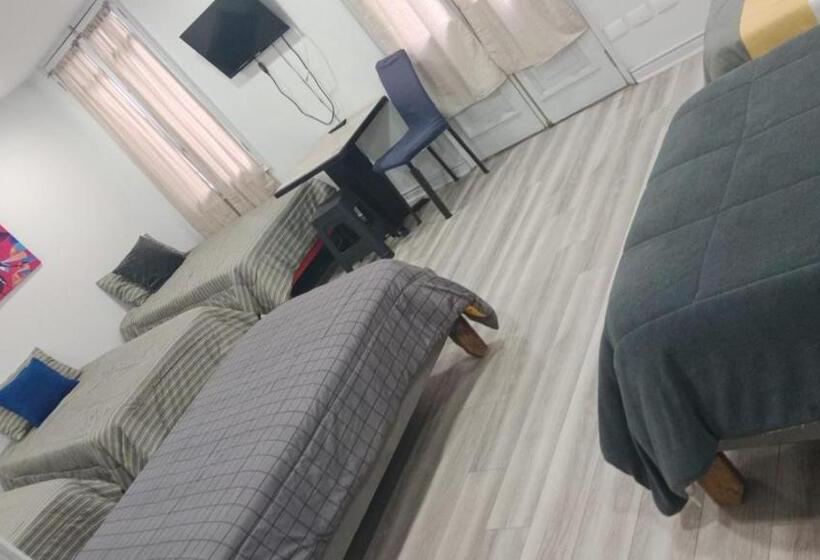 家庭房间共用浴室, Hostal Mancora