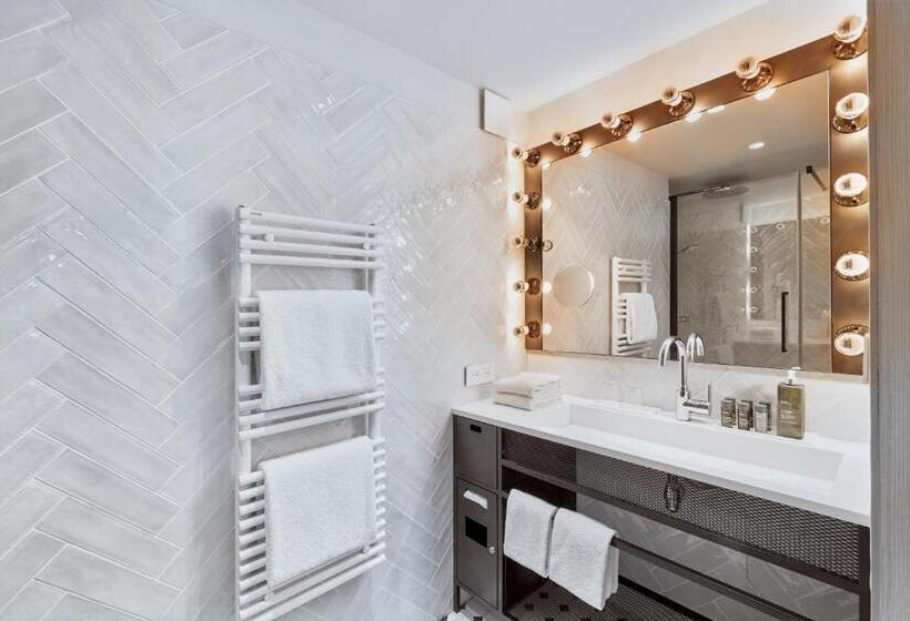 Номер Deluxe, H4 Hotel Wyndham Paris Pleyel Resort