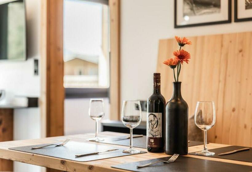 استودیوی استاندارد, S'hoamatl Dorfkrug Appartements