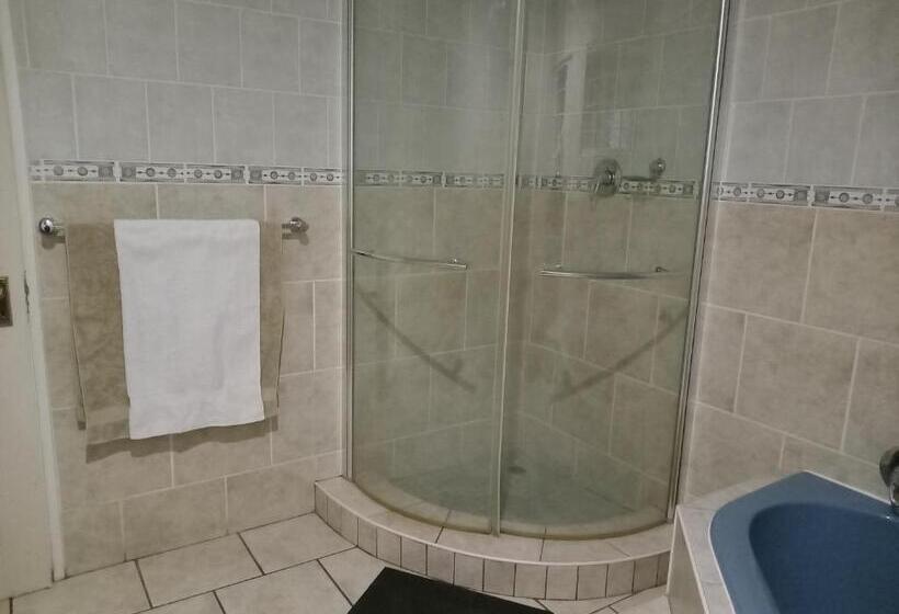 Номер Стандарт Четырехместный Совместный Санузел, Family House