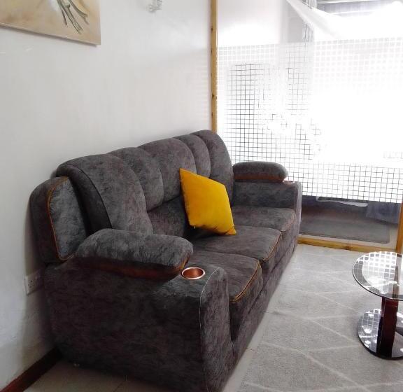 اتاق لوکس با تخت بزرگ, Tsavo 90 Degrees
