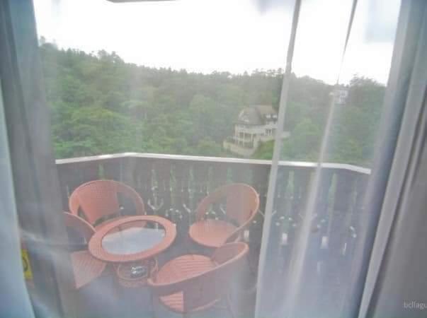 스탠다드 발코니 스튜디오, Carol Crosswinds Tagaytay