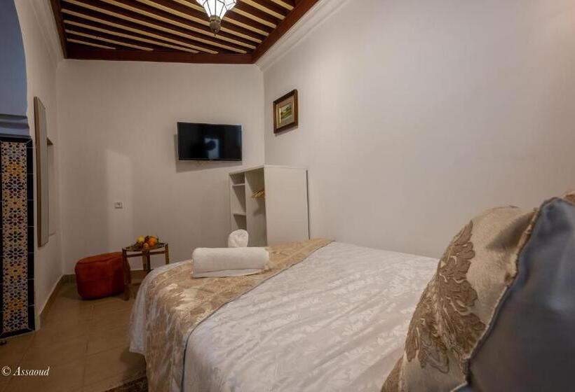 Номер Стандарт, Riad Bin Souaki