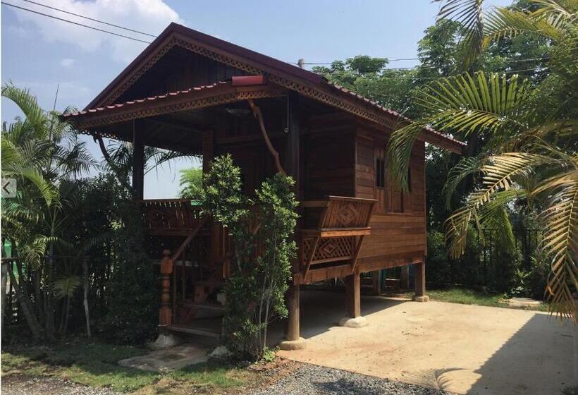 اتاق استاندارد با چشم‌انداز باغ, Taksila Resort ฏักร์ศิลารีสอร์ท