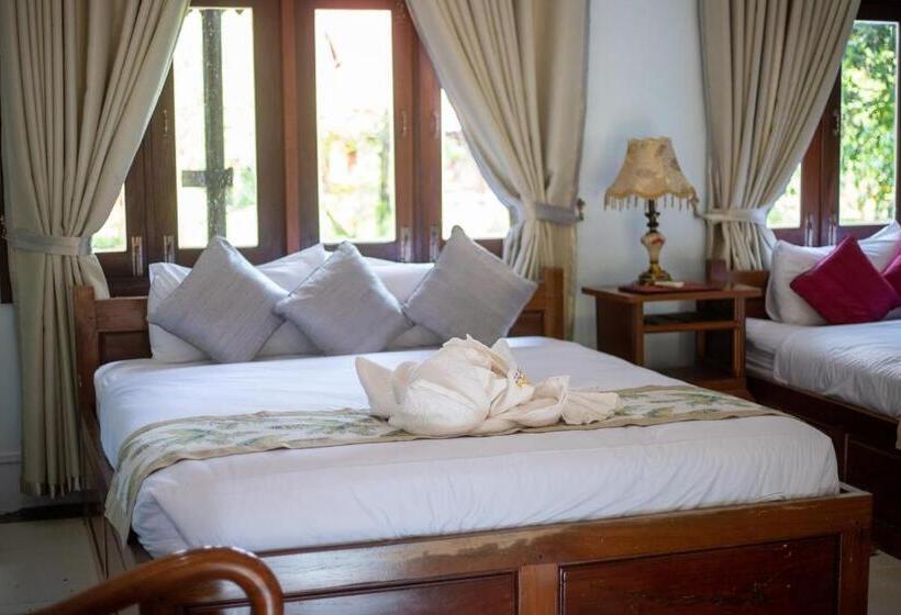 اتاق لوکس با بالکن, Phum Khmer Resort