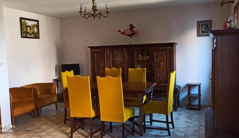 Номер Стандарт Трехместный, Etablissement Commun Avec Chambre Privé Tranquille Avec Jardin A 10 Min A Pied De La Gare De Fleury