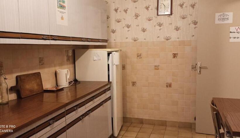 Номер Стандарт Трехместный, Etablissement Commun Avec Chambre Privé Tranquille Avec Jardin A 10 Min A Pied De La Gare De Fleury