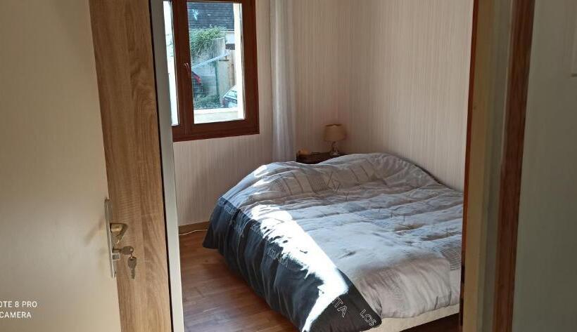 Номер Стандарт, Etablissement Commun Avec Chambre Privé Tranquille Avec Jardin A 10 Min A Pied De La Gare De Fleury