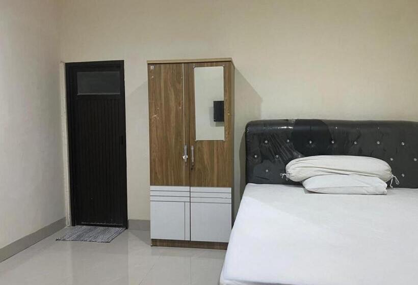 Номер Стандарт, Oyo 93388 Enjoy Homestay & Cafe