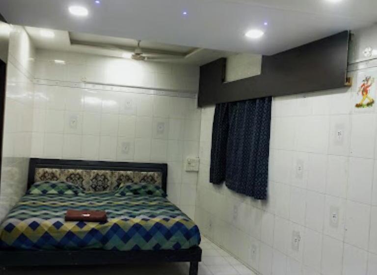 اتاق سوپریور با تخت بزرگ, Shyamal Rajkot