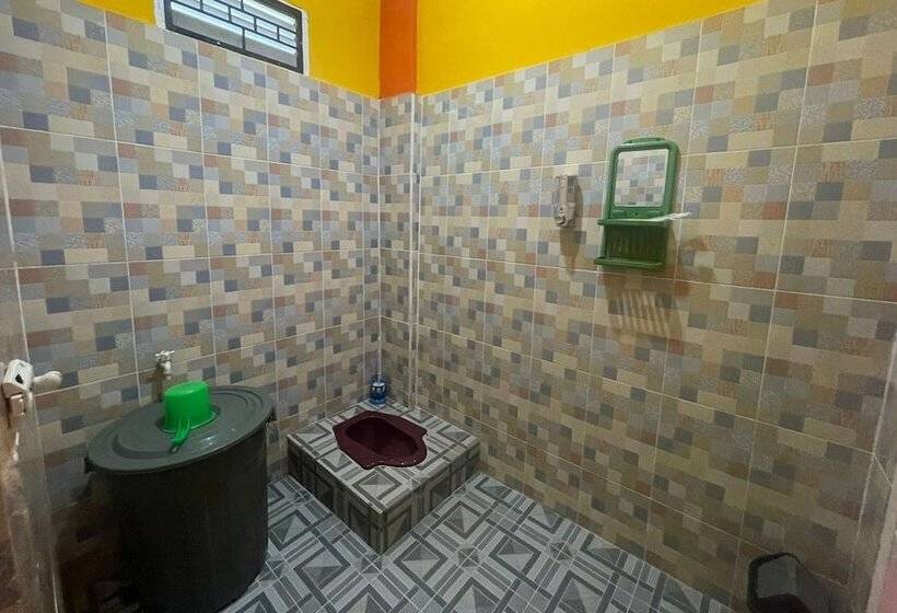 Номер Basic, Spot On 93378 Lona Guest House Syariah