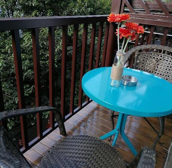Номер Стандарт с Балконом, Lazzy Inn