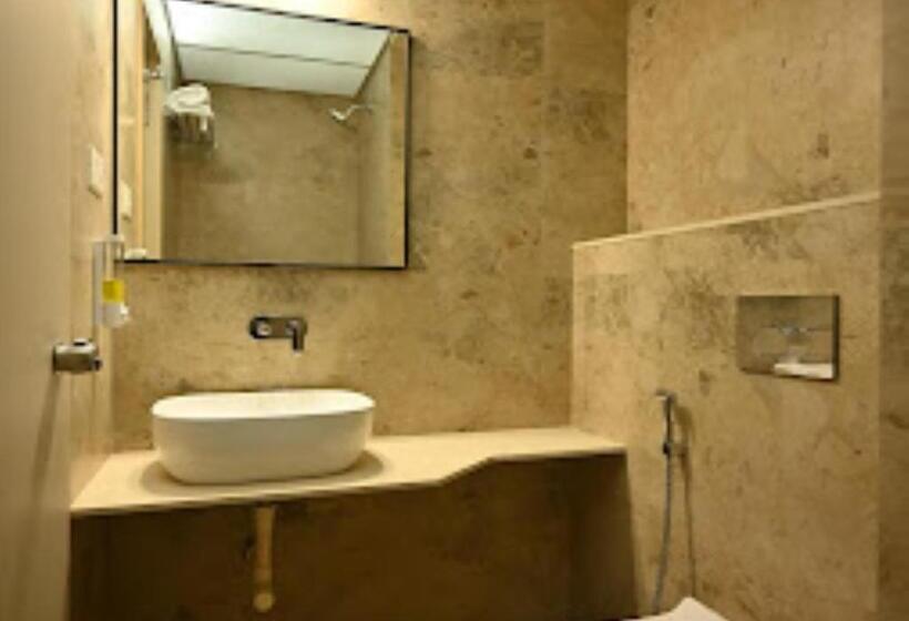 Номер Deluxe, City Centre Latur   Lodging & Restaurant Latur