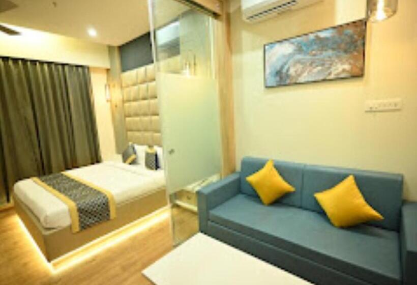 Номер Deluxe, City Centre Latur   Lodging & Restaurant Latur