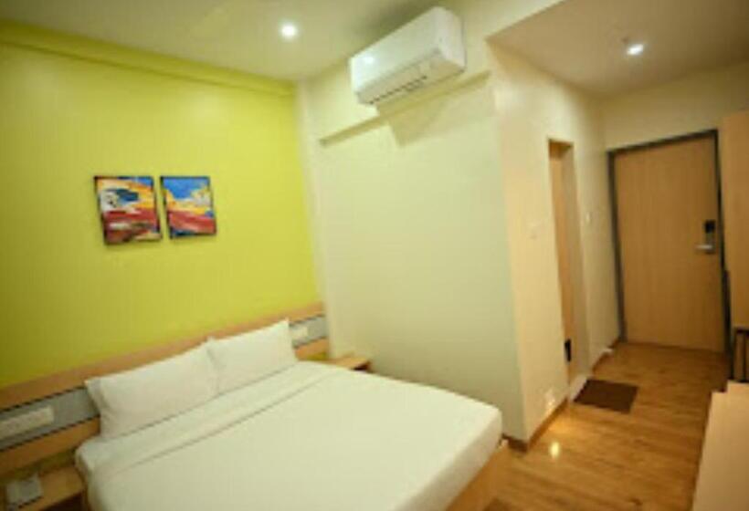Номер Deluxe Кровать Кинг, City Centre Latur   Lodging & Restaurant Latur