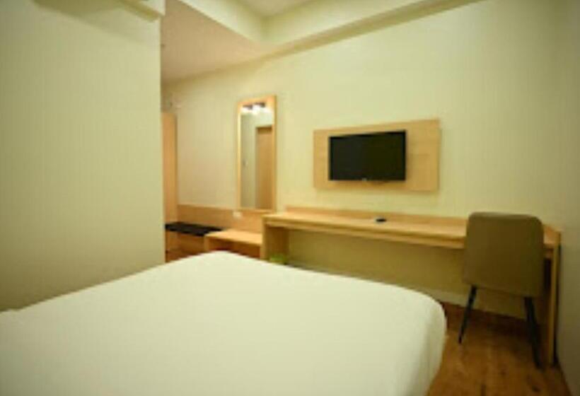 Люкс, City Centre Latur   Lodging & Restaurant Latur