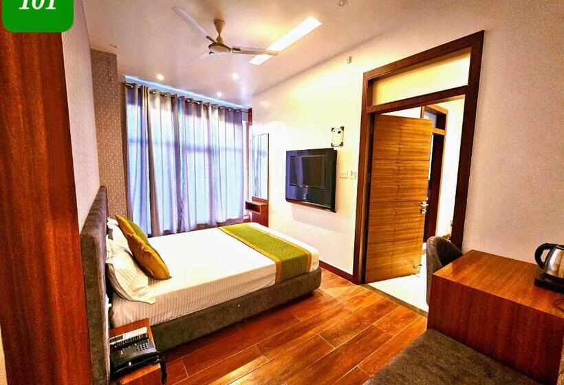 اتاق لوکس خانوادگی, Sharda Dinings Gorakhpur