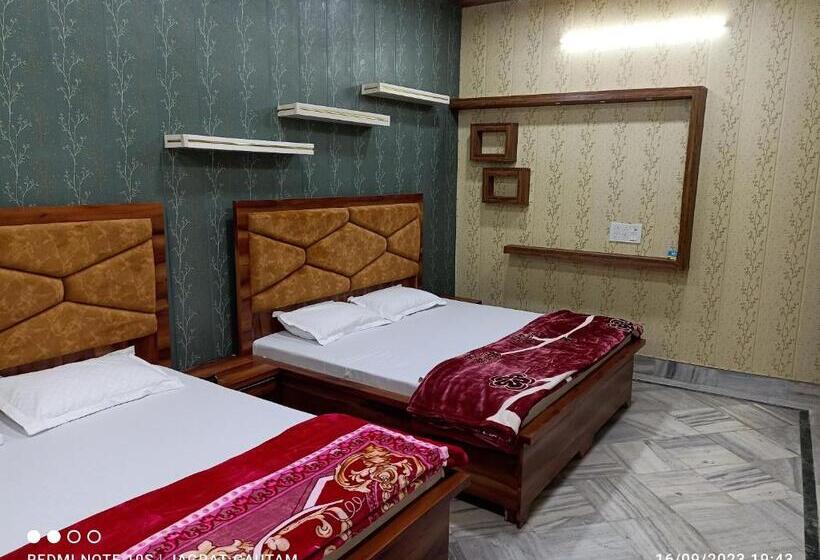 Номер Стандарт, Shri Hit Radha Mohan Dham