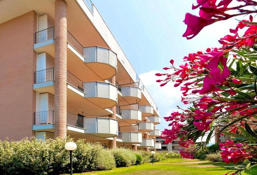 Апартаменты 1 Спальня, Isa Apartments 4 Beds In Residence With Swimming Pool In San Vincenzo, Just 600 Meters From The Sea